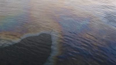 انقطاع المياه عن إدفو بأسوان بعد ظهور بقعة زيت على سطح النيل