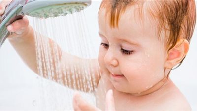 تعرف على عوامل جذب الأطفال إلى الاستحمام