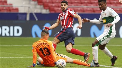 دييجو كوستا مداعبا سواريز بعد تسجيله هدفين: 