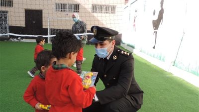 ضباط وضابطات الشرطة فى زيارة لدور رعاية الأيتام والمسنين بالمحافظات (صور)
