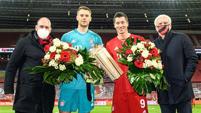 رودي فولر يُكرم ليفاندوفسكي ومانويل نوير