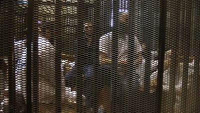 تأجيل إعادة محاكمة 5 متهمين بـ