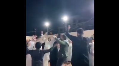 ليست المرة الأولى.. سعوديون يرقصون على مهرجان 