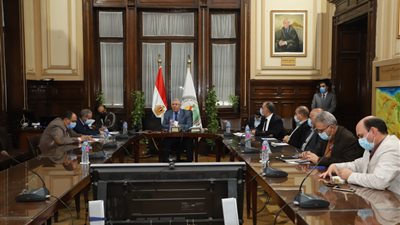 وزير الزراعة يوجه بالإسراع في مشروع تحديث منظومة الري