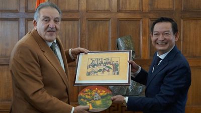 الغرف التجارية بالإسكندرية تناقش زيادة التعاون والتصدير مع سفير فيتنام