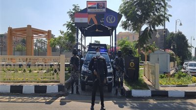 في فيديو مباشر.. فتاتان تستغيثان من والدهما وعمهما على 