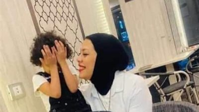 خروج الأم المتبرعة بالكبد لابنتها من العمليات