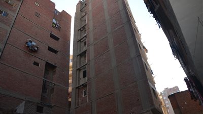 إخلاء العقار المائل بمصر القديمة.. وتشكيل لجنة هندسية لفحصه
