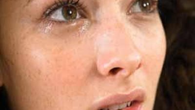 مأساة زوجة رجل مهم: يعذبني ويهدد بحبسي 