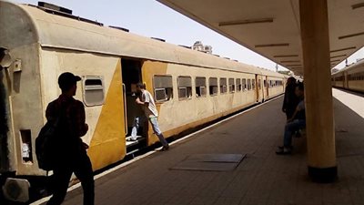 انتظام حركة قطارات منوف بشكل جزئي وتوقفها بمحطة الحلواصي بسبب التحويلة (خاص)