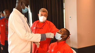 لاعبو الأهلي يجرون مسحة كورونا استعدادًا لمواجهة بطل النيجر