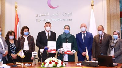 بحضور القباج.. الهلال الأحمر وجامعة عين شمس توقعان بروتوكول تعاون