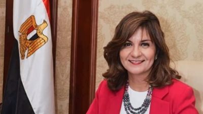 وزيرة الهجرة: تفعيل غرفة عمليات العالقين بعد إغلاق الكويت حدودها (فيديو)