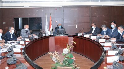 وزير النقل يتابع معدلات تنفيذ المشروع القومي لرصف الطرق المحلية داخل المحافظات