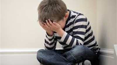 أنت رجل tلا تبكي.. قاعدة يربى عليها الذكور 