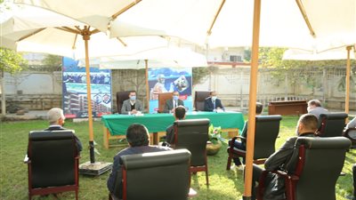 بسبب كورونا.. محافظ كفر الشيخ يعقد اجتماعًا في الهواء الطلق (صور)