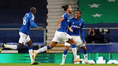 مانشستر يونايتد يسعى للتعاقد مع مهاجم إيفرتون