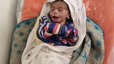 العثور على رضيع مجهول الهوية عاريًا بمنطقة زراعية في قنا