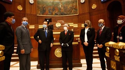 رئيس الشيوخ يستقبل وفداً إندونيسياً رفيع المستوى بمقر البرلمان