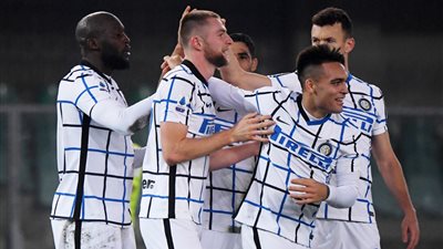 إنتر يفوز بصعوبة على هيلاس فيرونا ويرتقي لصدارة الدوري مؤقتًا