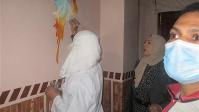 لأول مرة بقنا.. طالبات مدرسة فنية يشاركن في تجميل مبنى 