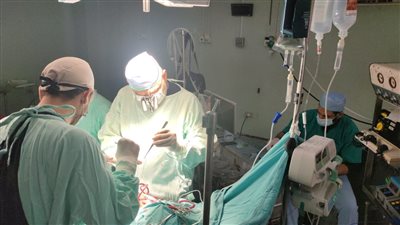 فريق طبي ينجح في إجراء عملية قلب مفتوح لطفلة تعاني من تشوه بالدقهلية (صور)