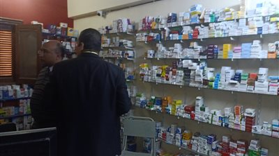 حملات تفتيشية على المنشآت الطبية والصيدليات بأسيوط (صورة)