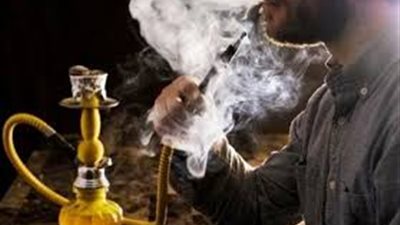 تنشر العدوى بكورونا.. وزارة الصحة تحذر من تناول الشيشة