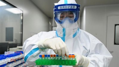 إنجلترا تختبر عقارًا جديدًا يوفر مناعة فورية ضد كورونا.. تعرف على التفاصيل