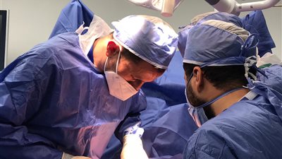 تكلفتها 100 ألف.. نجاح جراحة استئصال ورم بالأمعاء لمسنة في بورسعيد