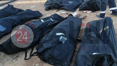 مصرع وإصابة 17 شخصًا في حادث تصادم بصحراوي أسوان.. والمحافظ يعزي أسر الضحايا (صور)