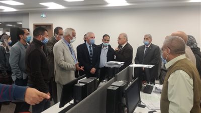 رئيس مصلحة الجمارك يتفقد العمل بمركز الخدمات اللوجستية بميناء الإسكندرية البحري