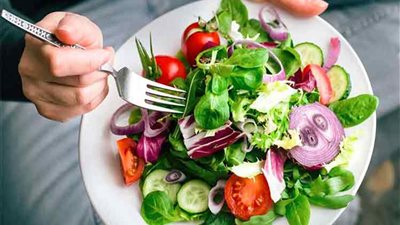 أكلات صحية تطرد السموم من الجسم وتعزز المناعة.. تعرف عليها 