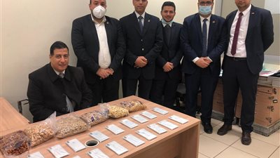  جمارك مطار القاهرة تضبط محاولتى تهريب عدد من الهواتف المحمولة 