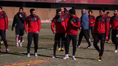 نجوم الأهلي يرحبون بـ “حسين الشحات”