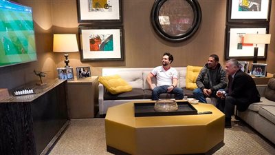 من مشاهدة مباراة خلف الزجاج إلى مجالسة الملك.. عامل النظافة خالد الشوملي في ضيافة عاهل الأردن