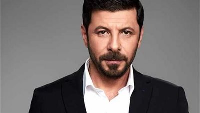 إياد نصار يروج لفيلمه “كازابلانكا” (صورة)