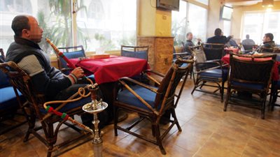 “النواب” يقر قانون غرامة تقديم “شيشة” فى المقاهى