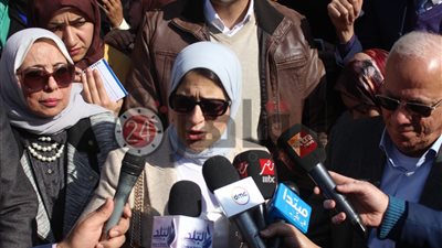 وزيرة الصحة: الأطباء شالوا الدولة في وقت اللادولة (فيديو)