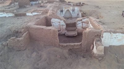 العثور على مقبرتين بهما رسوم جنائزية في واحة الداخلة