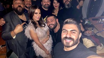 “عيد ميلاد ولا مهرجان!؟”.. درة تحتفل بعامها الجديد وسط حضور مكثف من الوسط الفني (صور)