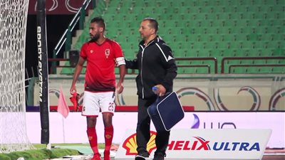 طبيب الأهلي يحدد موعد عودة حسام عاشور