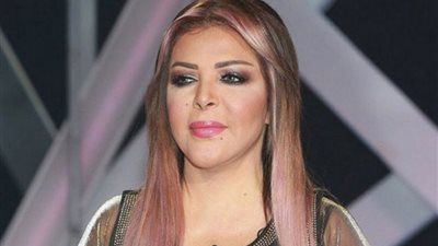 بعد حديثها عن علاقتها بالشاب خالد.. فلة الجزائرية ترفع الآذان (فيديو)