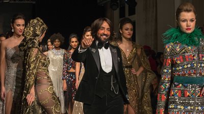 نجمات ومشاهير العالم في عرض البحيري بختام “أسبوع الموضة الفرنسي” (صور)