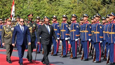 بث مباشر.. الرئيس السيسي يستقبل البشير بقصر الاتحادية