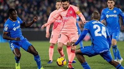 ميسي يتأهب للتتويج بجائزة جديدة