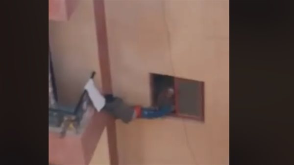 طفل البلكونة 