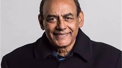 للدفاع عن مهنة الصحافة.. أحمد بدير يقدم عرض مسرحي في السعودية (فيديو)