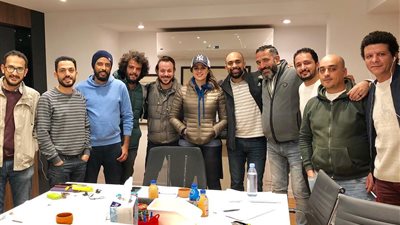 أحدث مشهد من كواليس مسلسل الملكة (صورة)