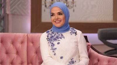 “فرجونا معاكم”.. منى عبد الغني تدعوا صناع الفن لترجمة أعمالهم للصم والبكم (فيديو)